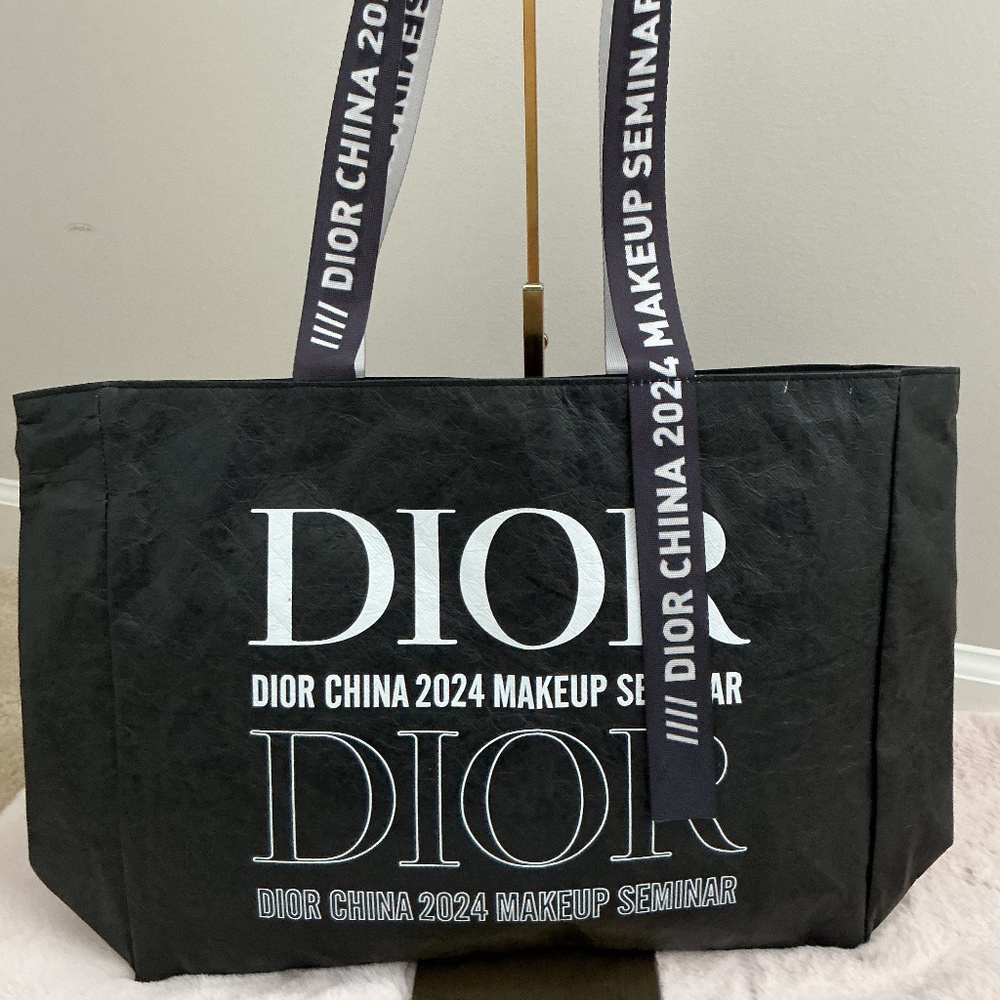VIP DIOR CHINA 2024 MAKE UP SEMINAR TOTE 2 left in stock